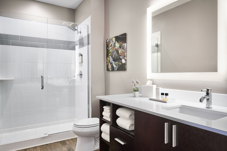 Bathroom 4, The Abernathy, Pickens