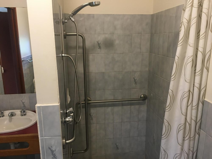 Bathroom 5, Warragul Views Motor Inn, Baw Baw - Pt B West