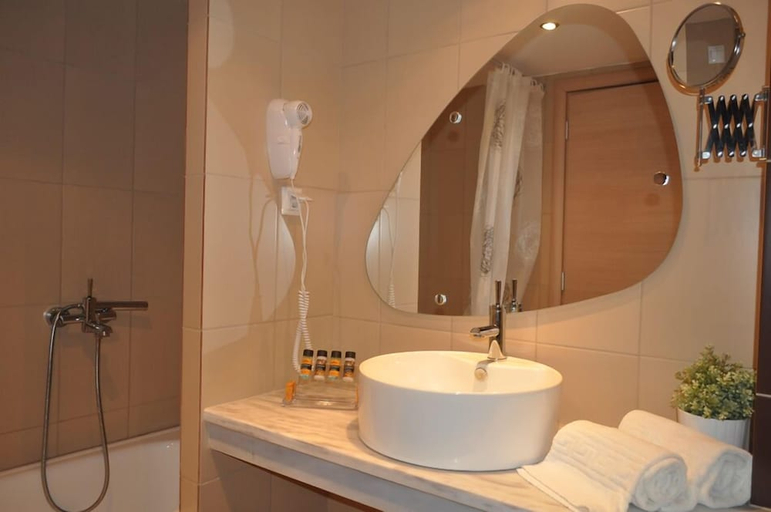 Bathroom 4, Blue Dream Palace, East Macedonia and Thrace