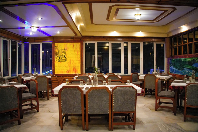 Food & Drinks 4, Golden Tulip Manali, Kullu