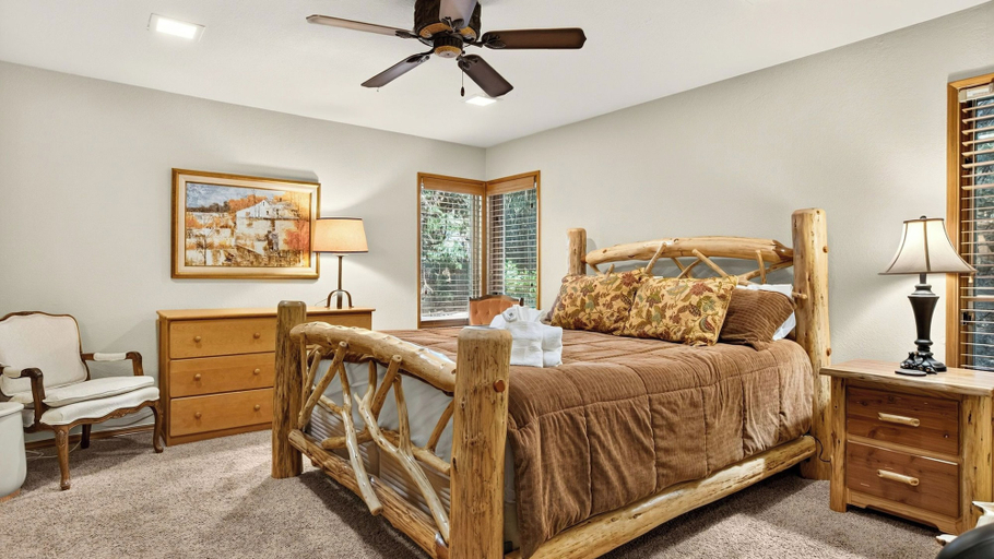Interior 5, Whispering Pines by Avantstay Pine-view Cabin Trail Access + Game Room + Fire Pit, San Bernardino