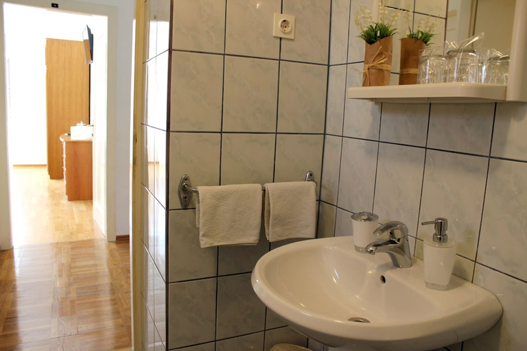 Bathroom 3, Pansion Ivan & Ivana, Bol