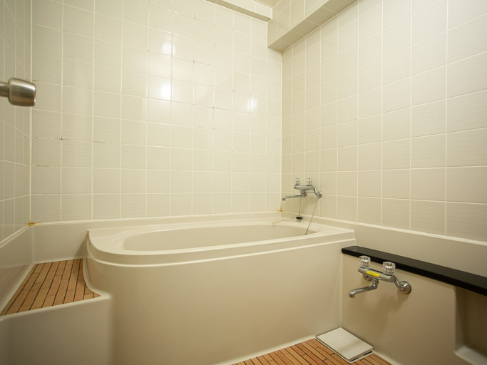 Bathroom 3, Shin Kabakawa Kanko Hotel, Takamatsu