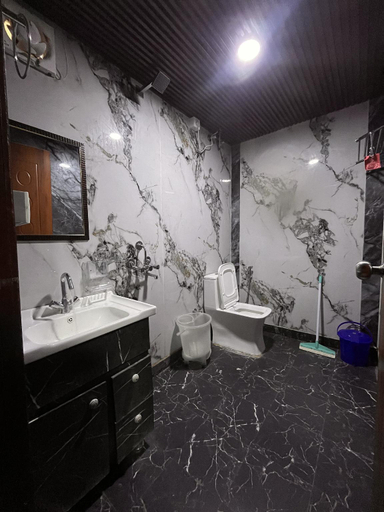 Bathroom 5, The Dhanaulti chalet, Tehri Garhwal
