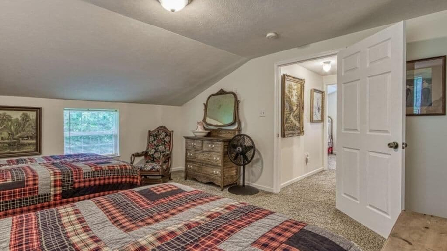 Room 4, The Farmhouse, Sevier