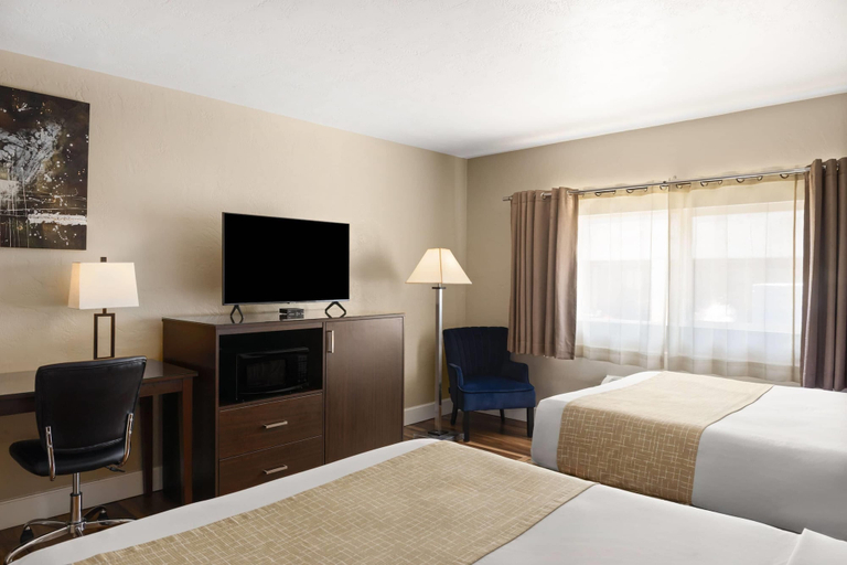 Bedroom 5, Travelodge by Wyndham Everett City Center, Snohomish