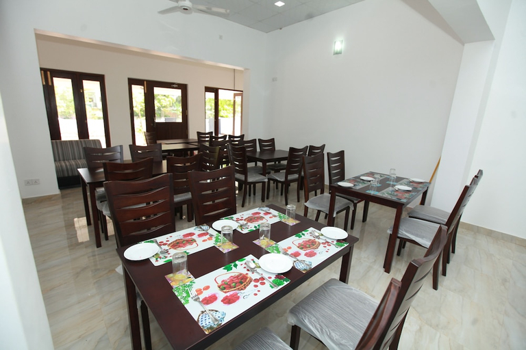 Food & Drinks 4, Lavonka Tourist Rest, N. Palatha East