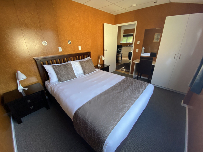 Bedroom 2, Whanganui River Top 10 Holiday Park, Wanganui
