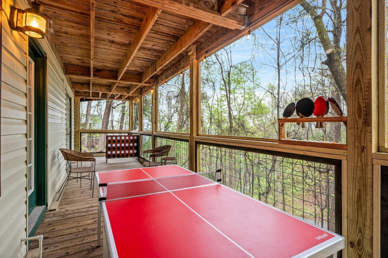 Property grounds 5, Smoky Mountain Game Den, Sevier