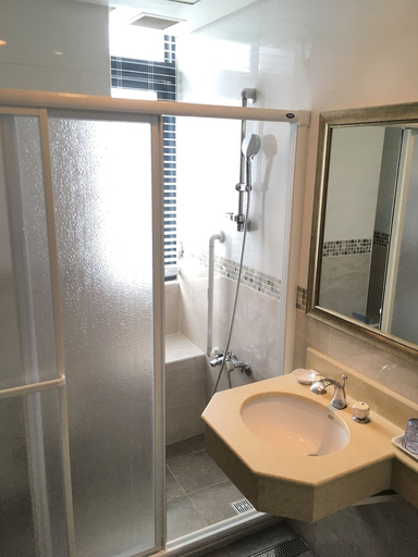 Bathroom 3, Rich Garden Hotel, Taipei City