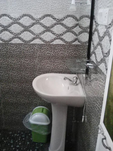 Bathroom, Villa Aurora, Matara Four Gravets