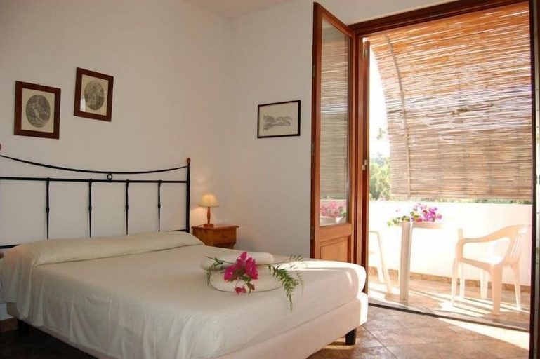 Bedroom 3, Baia Portinenti Hotel Residence, Messina