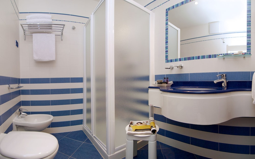 Bathroom 3, Hotel Garnì Corallo, Trento