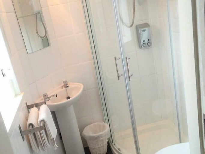 Bathroom, The Drymen Inn, Stirling