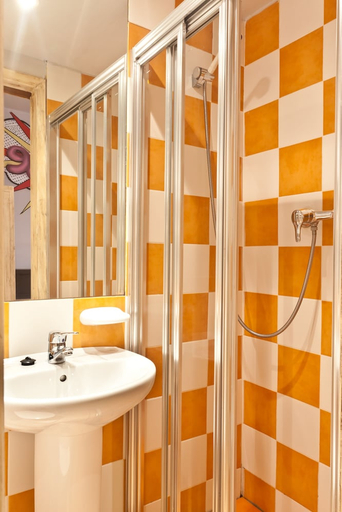 Bathroom 4, Ten Hostel, Baleares