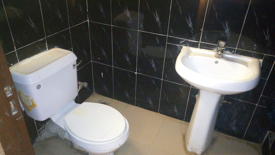 Bathroom 4, Dikord Hotel and Events Centre, Abeokuta South
