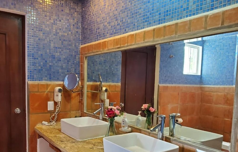 Bathroom 3, Bahia del Sol Villas & Condominiums, Tola