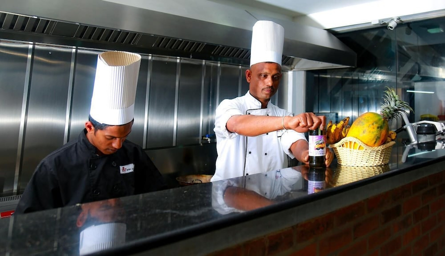 Food & Drinks 4, Royal Lake Hotel, Nuwara Eliya