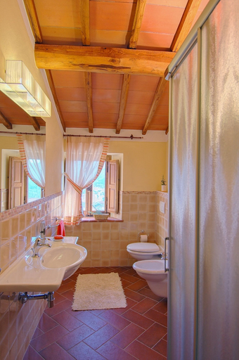 Bathroom, Cavarchino B&B, Siena