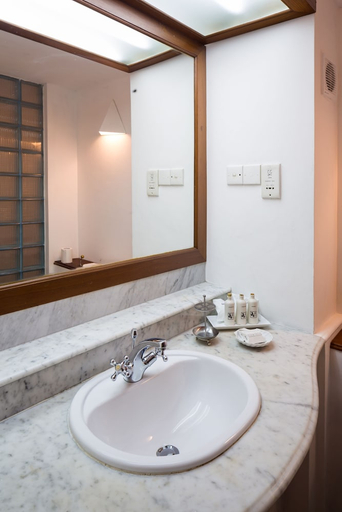 Bathroom 3, Club Villa, Bentota