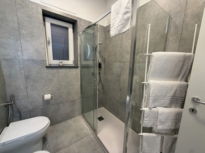 Bathroom 5, PALAZZO RIAMA AGRIRESORT, Napoli