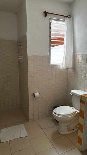 Bathroom 5, Hotel Casablanca, Dist. Pochutla