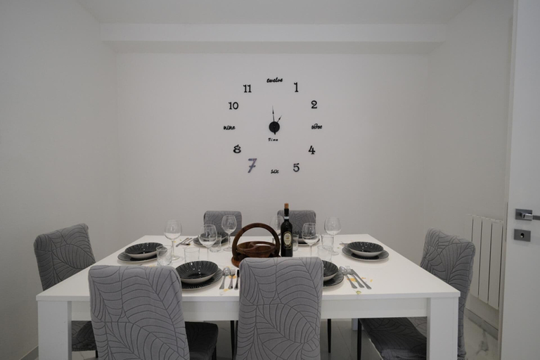 Dining 3, Seaside Apartment - Sleeps 6 - Balcony, Genova