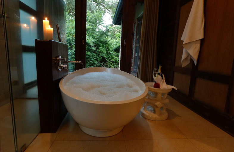 Bathroom 4, Lake Duluti Lodge, Meru
