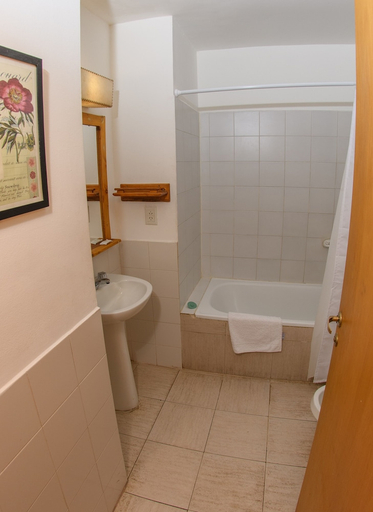Bathroom 4, Complejo base 41, Bariloche