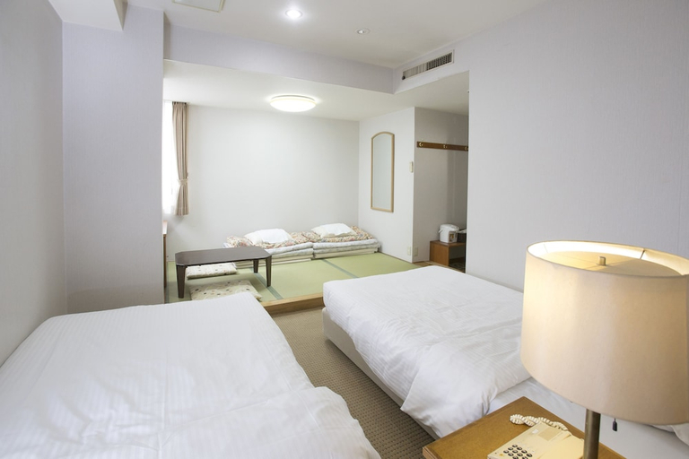 Bedroom 2, Tetoranze Makuhari Inagekaigan Hotel, Chiba