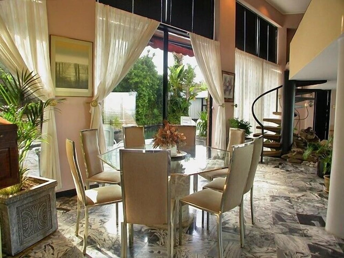 Others 5, Constantia Vista, City of Cape Town