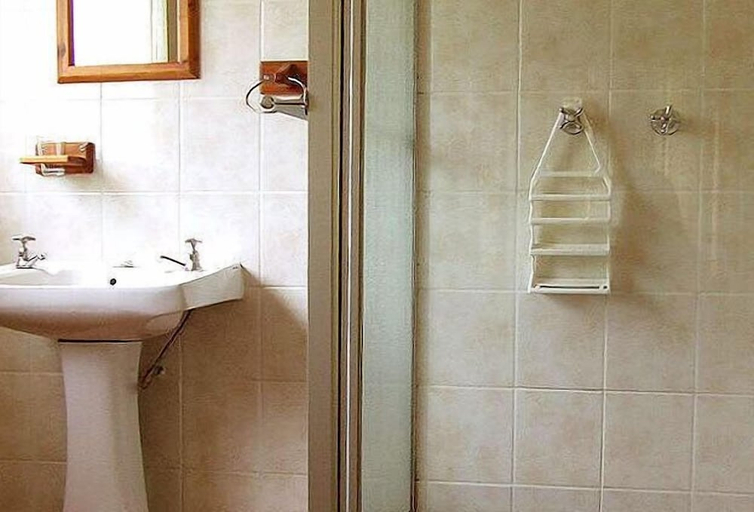 Bathroom 4, Airport Lodge Guest House, Ekurhuleni