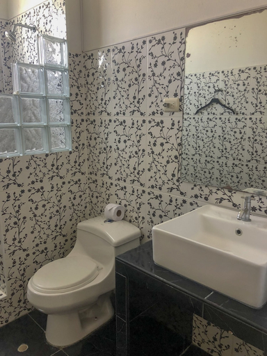 Bathroom 4, Don Giovanni Balinese Suites & Gelateria, Talara