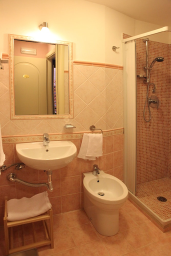 Bathroom 4, Al Duomo Inn B B, Catania