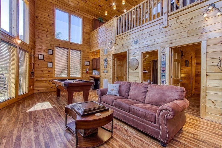 Living area 5, Sunshine and Whiskey, Sevier
