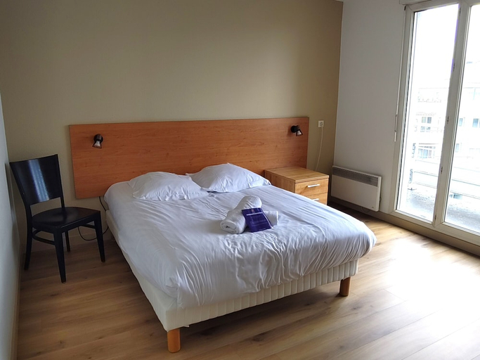 Bedroom 3, Sejours & affaires Marie Curie, Isère