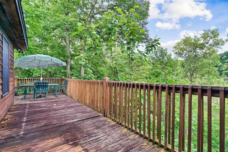 Outdoor dining, Knotty Nice, Sevier