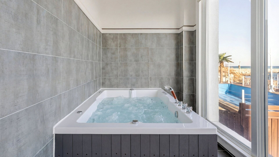 Bathroom 4, Gyeongju Sea View Pool Villa, Pohang