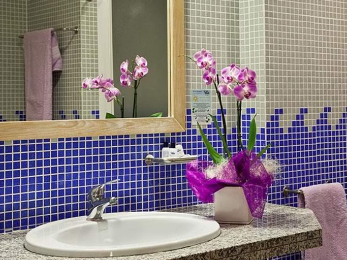 Bathroom 4, Hotel Libyssonis, Sassari