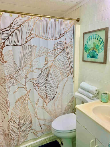 Bathroom, Cozy condo steps from the ocean and Seacrets, Worcester