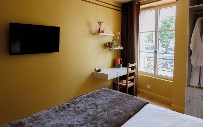 Bedroom 2, Hotel California, Gironde