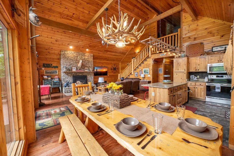 Interior 2, Simply Incredible, Sevier