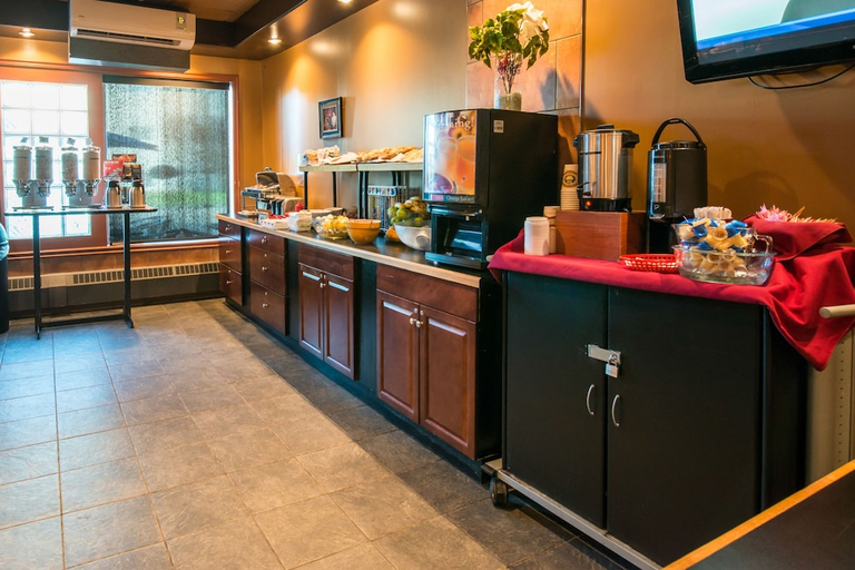 Food & Drinks 4, Podollan Inn Fort McMurray, Division No. 16