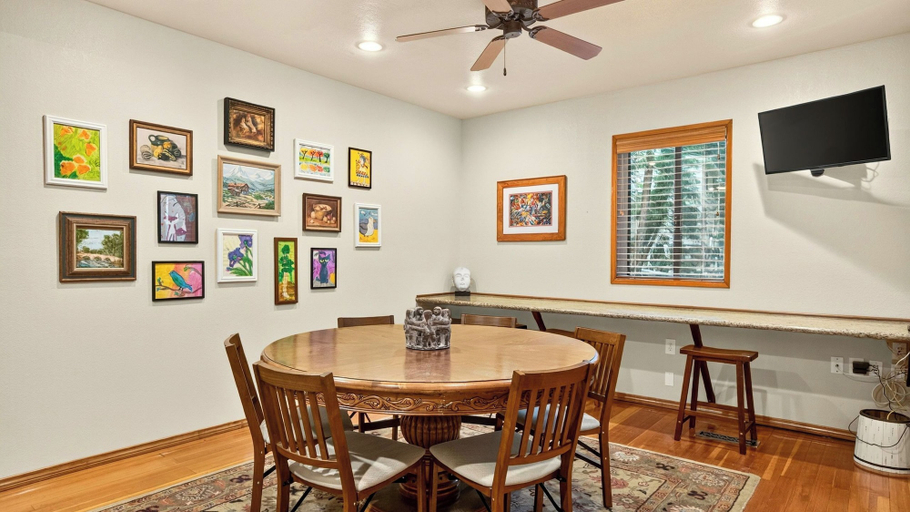 Interior 4, Whispering Pines by Avantstay Pine-view Cabin Trail Access + Game Room + Fire Pit, San Bernardino