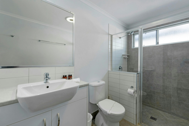 Bathroom 3, Discovery Parks - Byron Bay, Byron