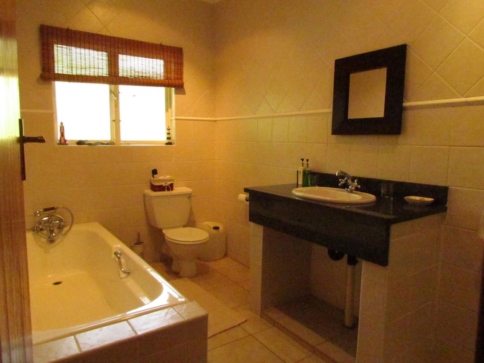 Bathroom 3, The Saffron House, iLembe