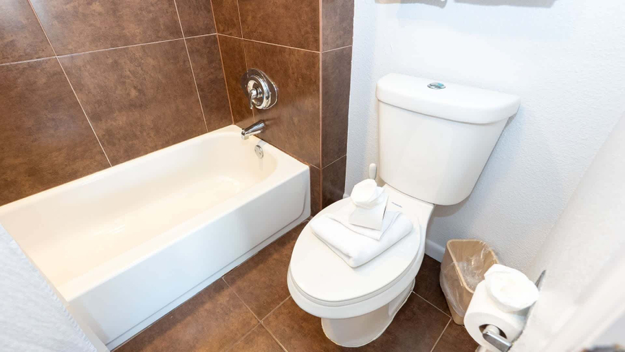 Bathroom 2, Beachfront 2br 11th Floor Views, Saida Royale Spi 2 Bedroom Apts, Cameron