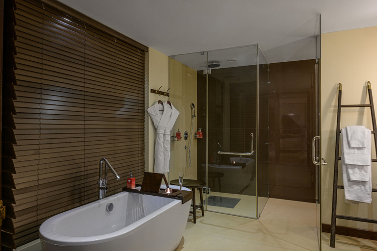 Bathroom 4, Water Garden Sigiriya, Dambulla