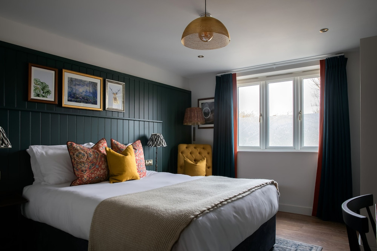 Bedroom 2, The Bridge Hotel, Northamptonshire