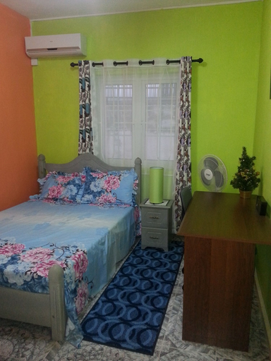 Bedroom 2, Sunset Beach Apartment, Black River